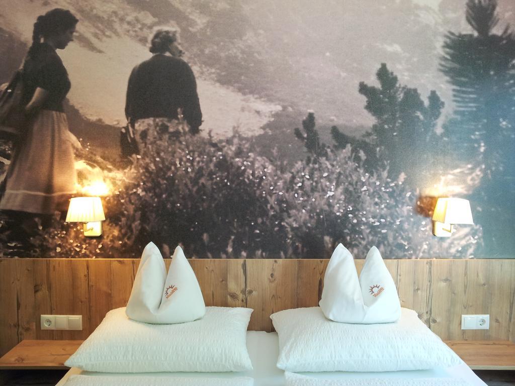 Alpenpension Maderer Gaschurn Zimmer foto